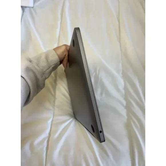 Apple MacBook Pro 13 Silver Touch Bar 2020 Intel Core I5, 8GB RAM, 250GB SSD